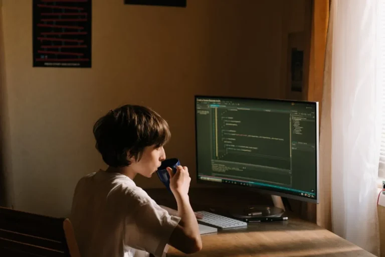 PHP vs JavaScript: What Beginners Should Know